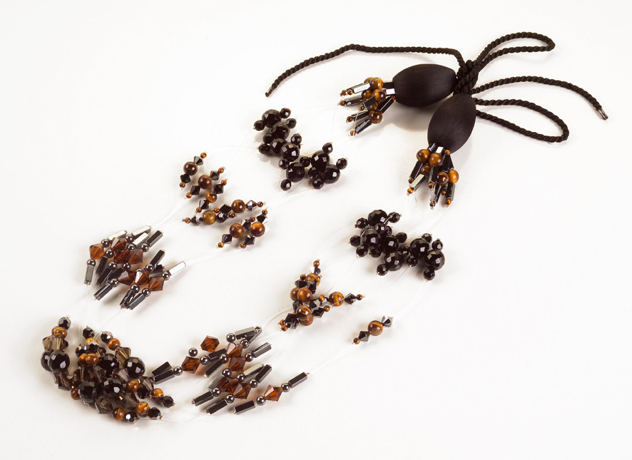 BEADED CLUSTER TIE-BAND DETAIL