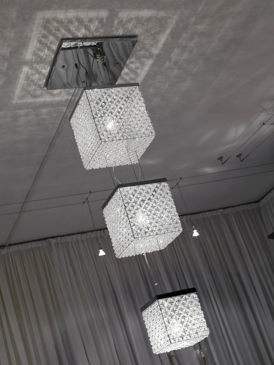 TRIPLE BEADED CUBE LIGHT SCULPTURE 