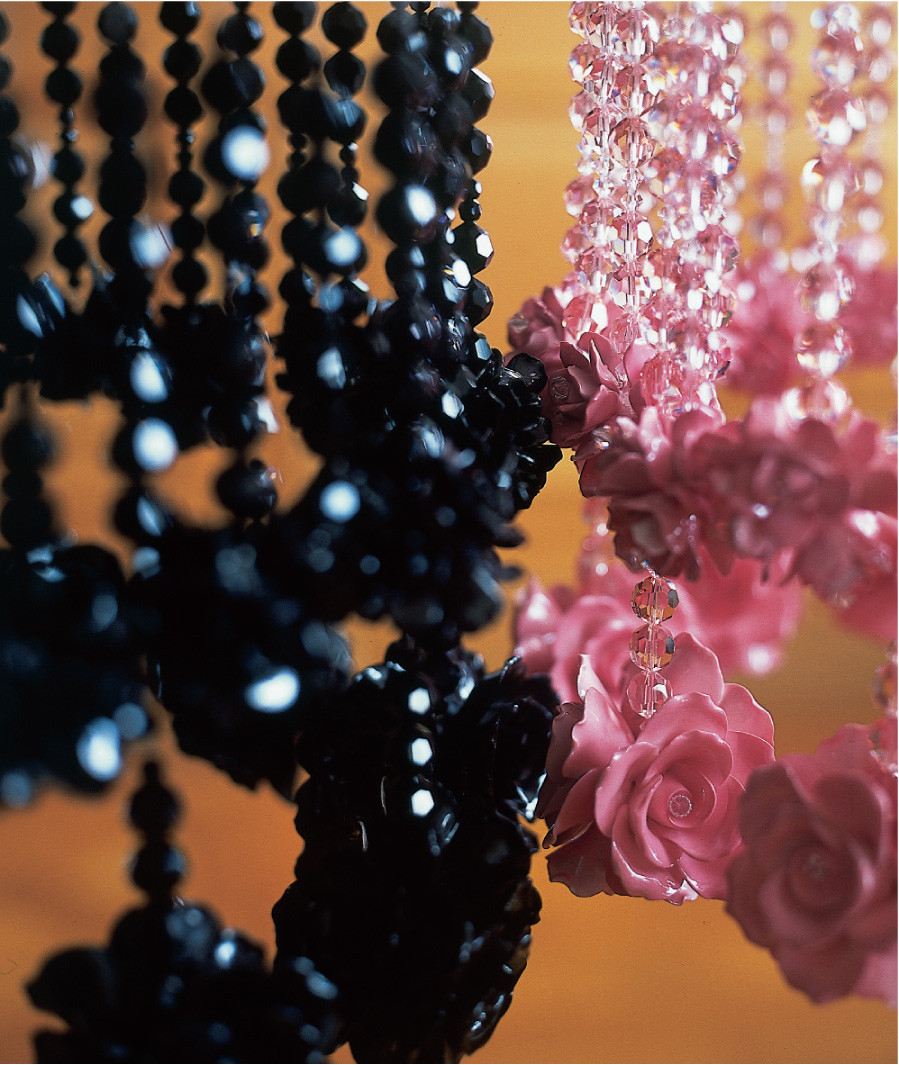 BLACK RAINDROPS AND ROSES CHANDELIER DETAIL