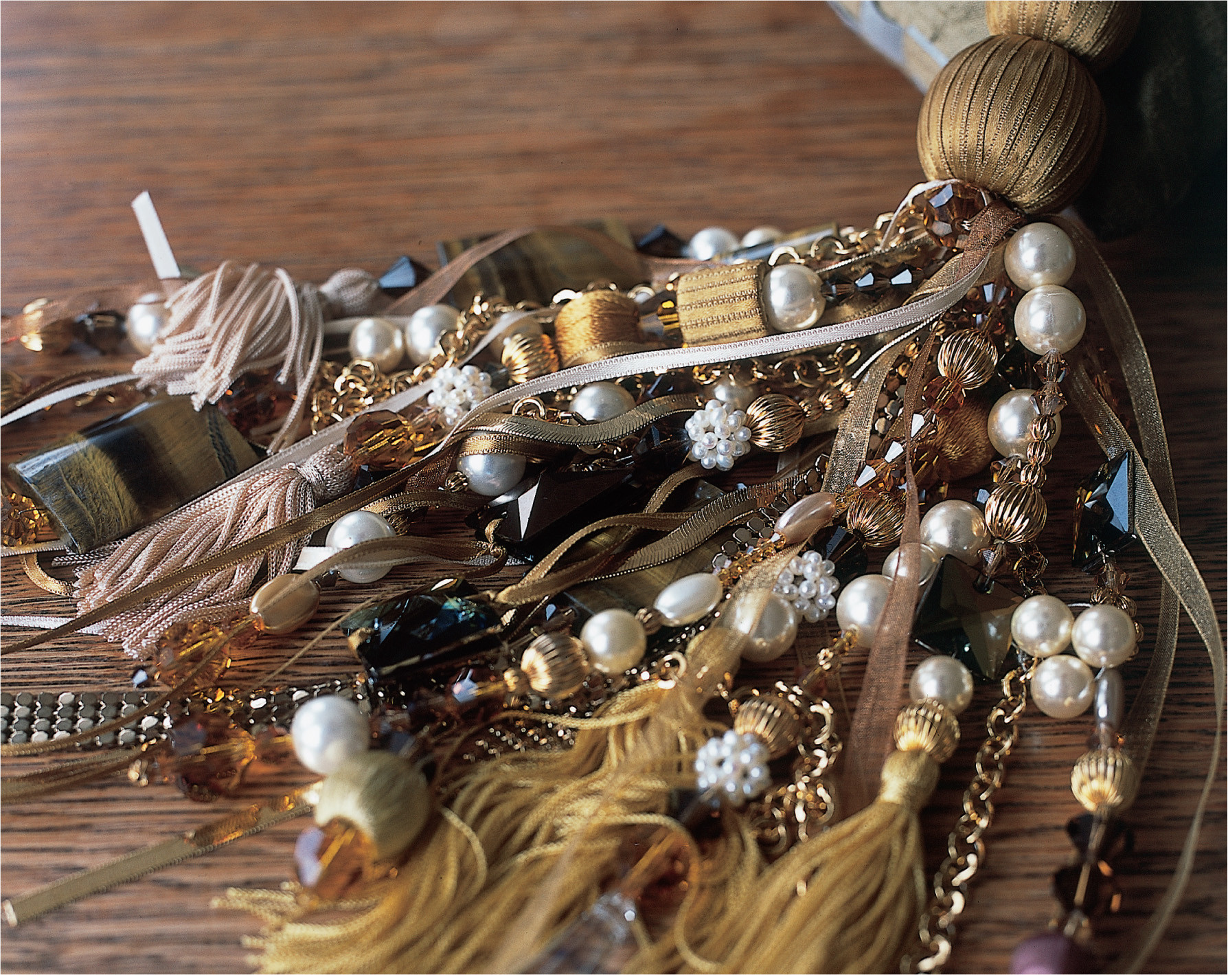 CHARM TIEBACK 