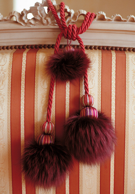 FOX POMPON TIEBACK