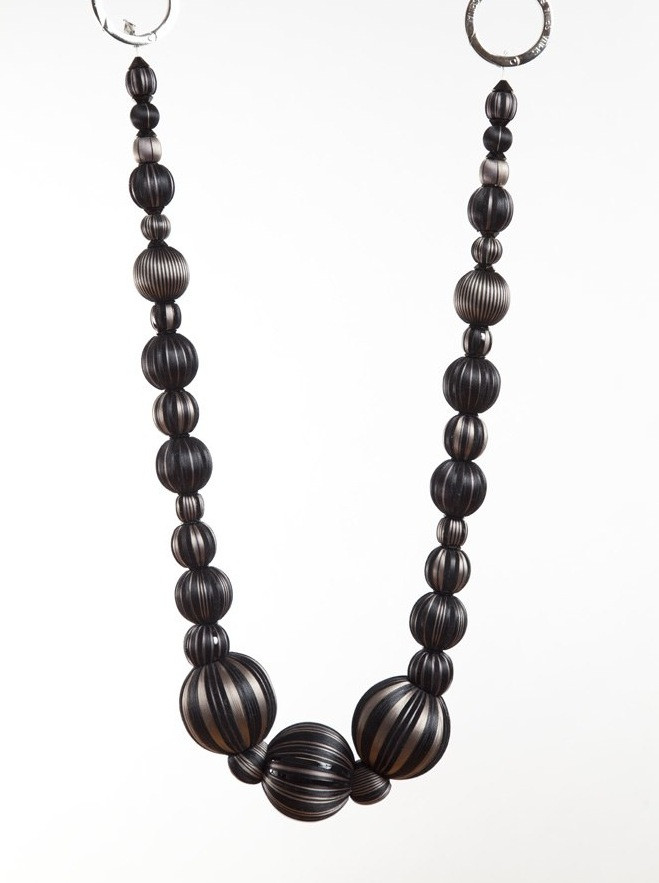 BLACK TEMARI TIE-BAND DETAIL 