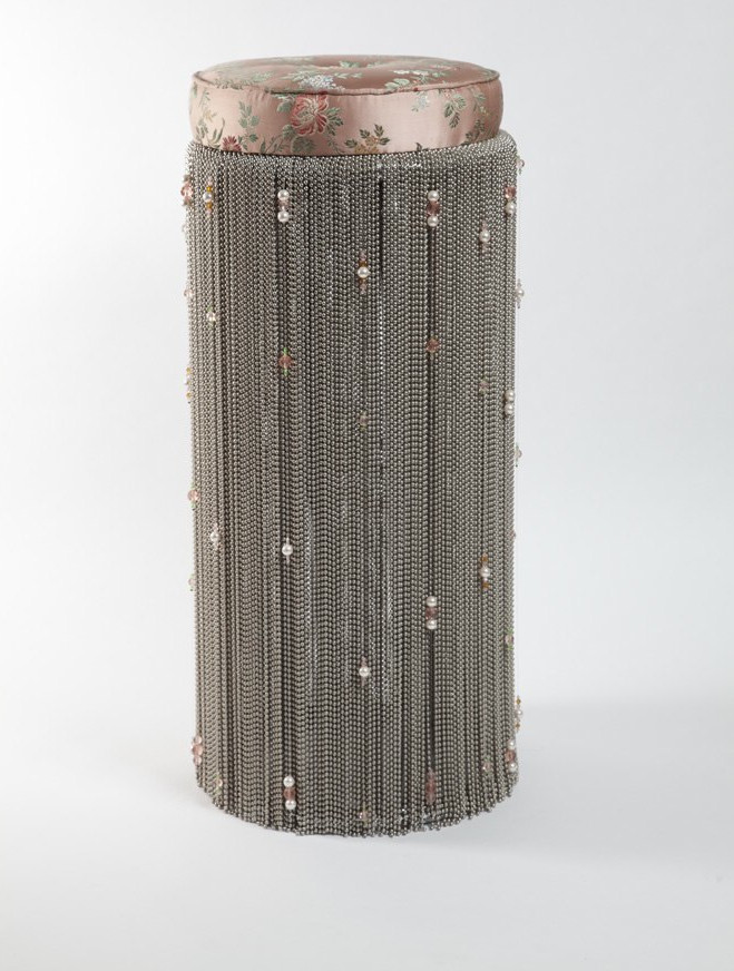 BALL CHAIN FRINGED BARSTOOL 