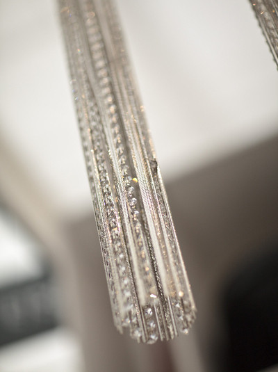 LONG HALO LIGHT ADDITIONAL DETAIL