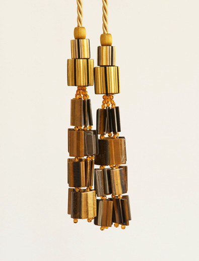 TIGER EYE CLASSIC DESIGN TIEBACK DETAIL 